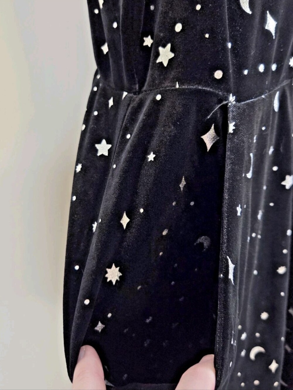 Torrid Women's 2 2X 18/20 Black Velvet Stargazer Moon Star Foil Mini Dress NWT - Picture 4 of 14